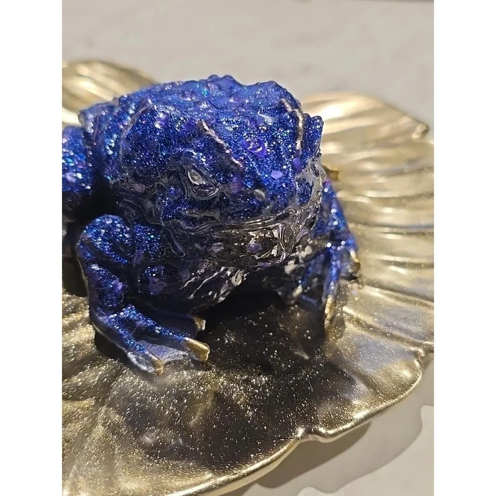 Handmade Resin Toad And Pad‎